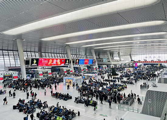 春运首日,杭州火车东站旅客发送减少近四成 老年,无码旅客可以刷"健康