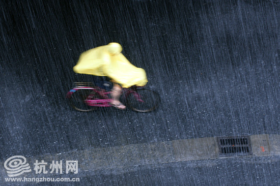 11点左右杭州突降大雨(图)