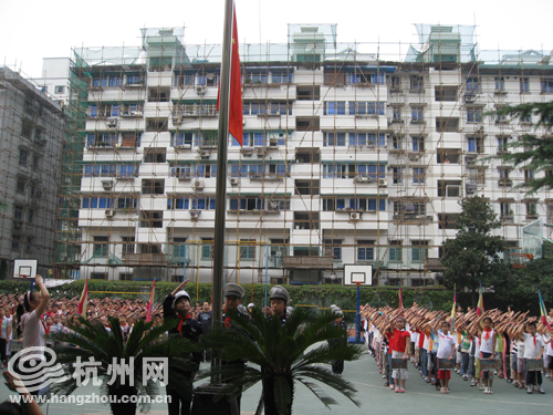 开学第一天 饮马井巷小学建立杭州网小记者站(视频)