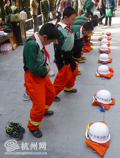 杭州119消防宣传月活动启动 小小消防员登台