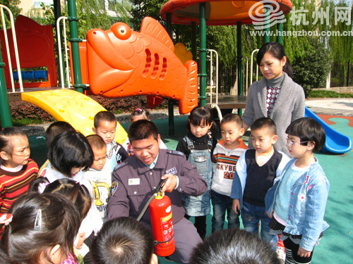 幼儿园的《消防拍手歌》