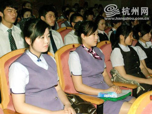 46名学生放弃空姐梦 争当杭州第一代地铁人