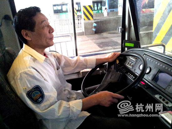 杭州公交8年后首招电车司机拿N照的他们有了