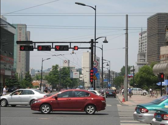 杭州有两个路口启用新型右转信号灯(图)