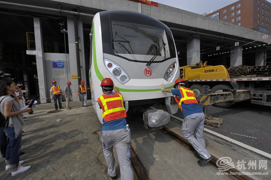 杭州地铁4号线首列车登场 首通段或于明年上半年通车