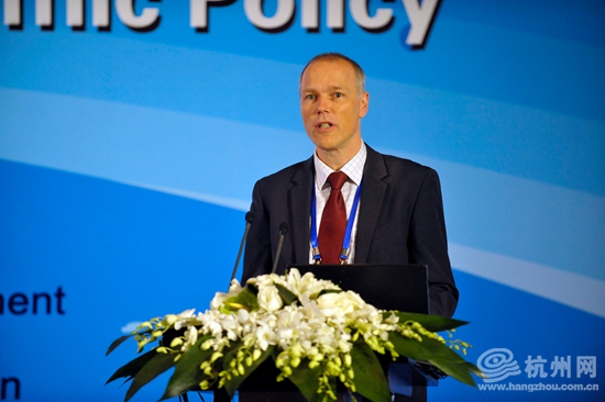 11月32日经济半小时_...月02日23:32CCTV经济半小时-经济半小时 中小企业将成银行争夺主...(2)