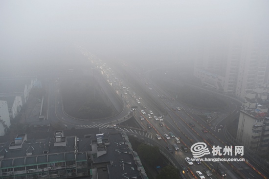 杭州今年首发大气污染黄色预警 雾霾有望明日凌晨改善