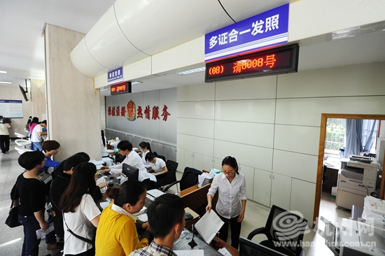 杭州滨江区发出全省首张五证合一营业执照