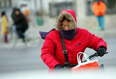 寒风中骑车当心面瘫!专家称发病不受年龄限制
