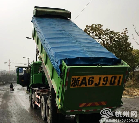 杭州工程渣土车每年被罚1000多万 西湖区发出