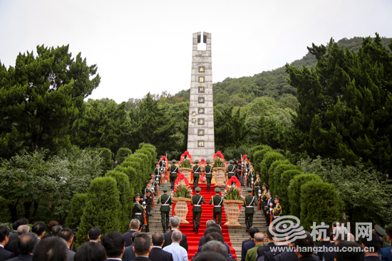 烈士纪念日 杭州社会各界向革命烈士敬献花篮