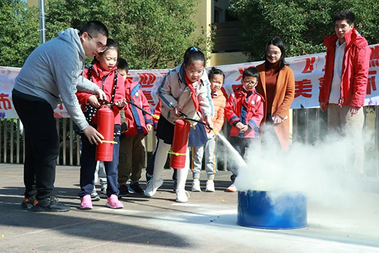 学校着火了杭州市大关小学开展消防演练筑牢校园防火墙