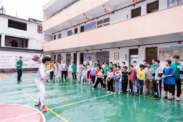 杭州大学生宣讲团把亚运精神带到山村孩子心中