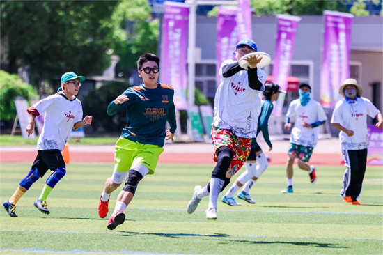 新春走基层 一抹亮色耀黎乡 国家腰旗橄榄球队为白沙添活力(图1)