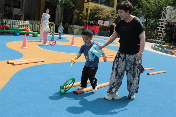 "六一"儿童节 杭州这个幼儿园的小朋友找寻爸爸妈妈的童年乐趣