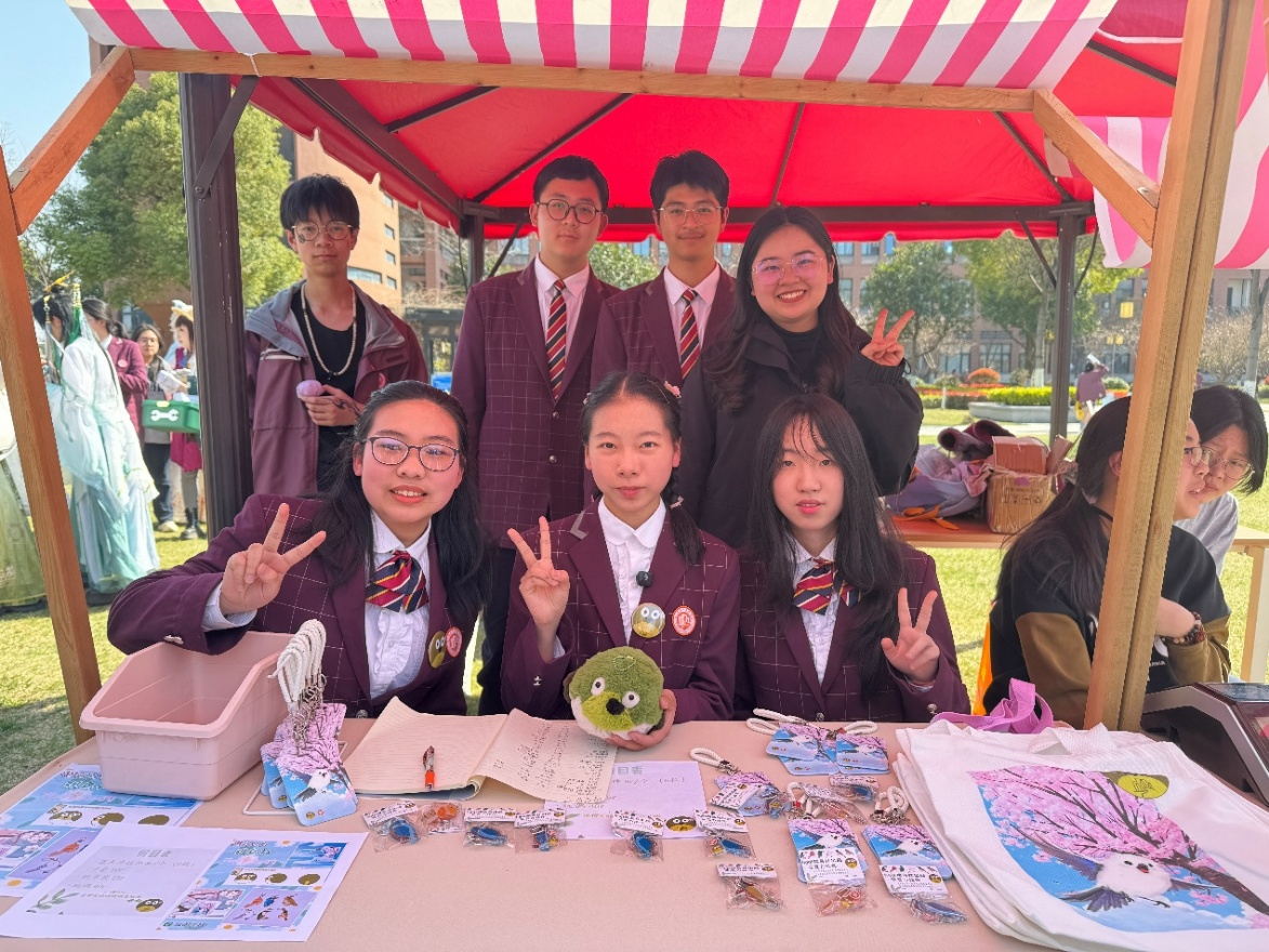 观鸟社部分成员及指导老师合影 配图1