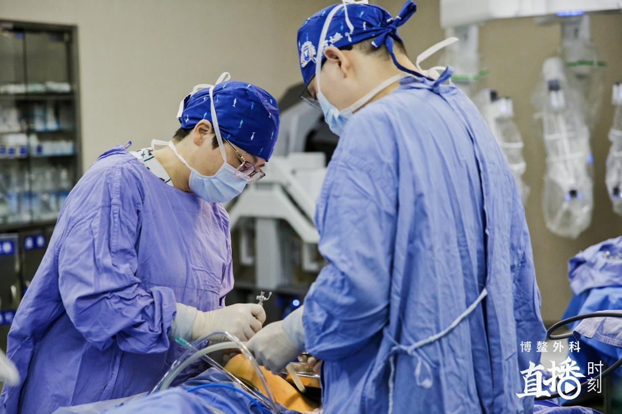 杨建华团队手术中 配图1