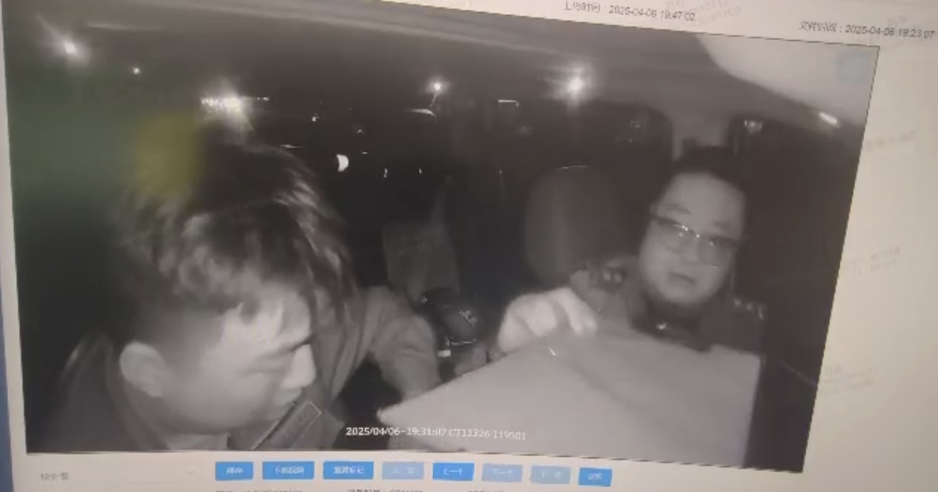 民警展开调查时画面 配图1