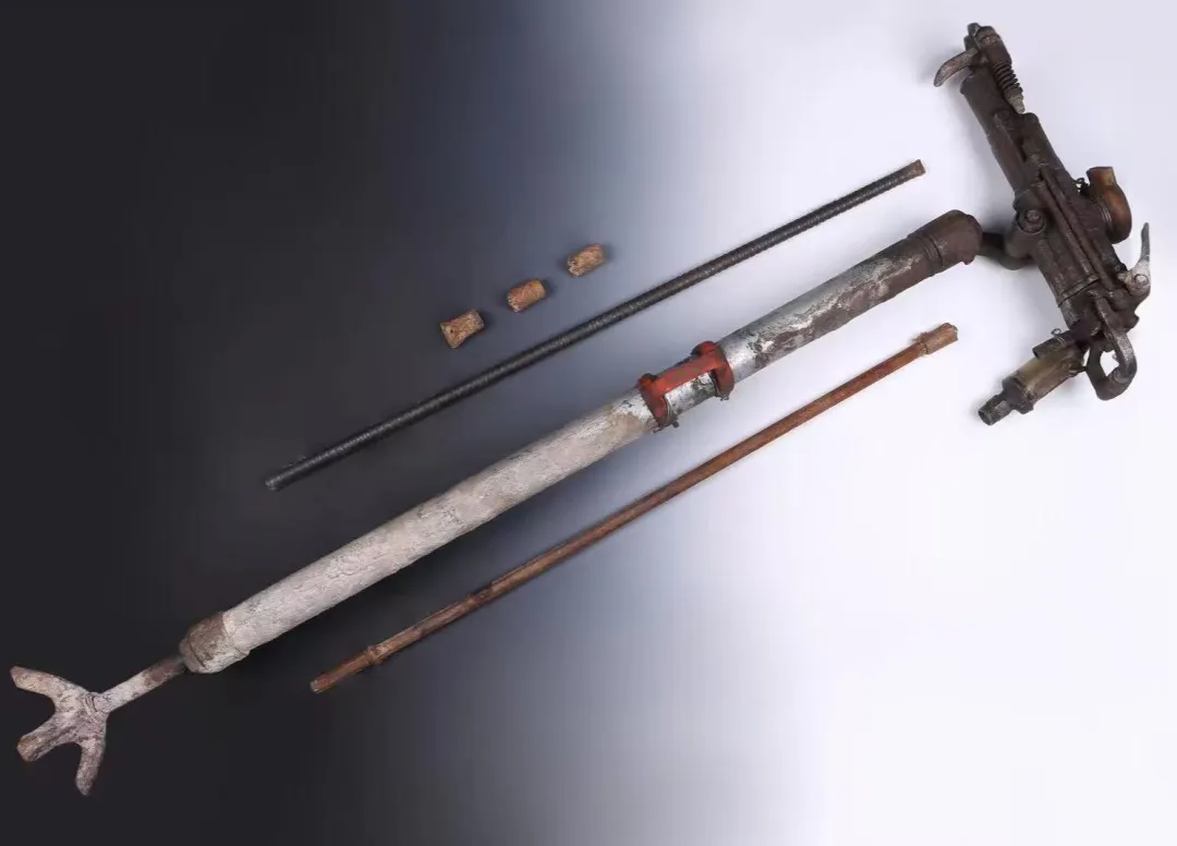 △ 千岛湖引水工程气腿式风动钻孔机(现收藏于中国水利博物馆) 配图2