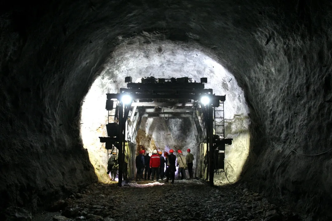 △ 施工隧洞 配图4