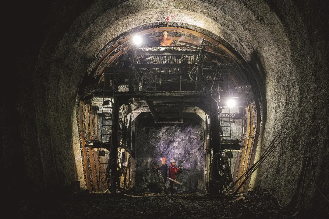 △ 施工隧洞 配图5