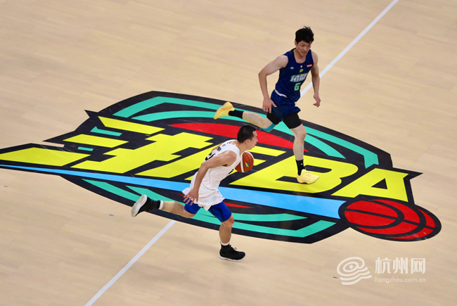8月15日晚,浙BA城市争霸赛在杭州奥体中心体育馆拉开序幕。在揭幕战中,坐镇主场的杭州队以72-58力克绍兴赛区冠军诸暨队,收获开门红 配图9