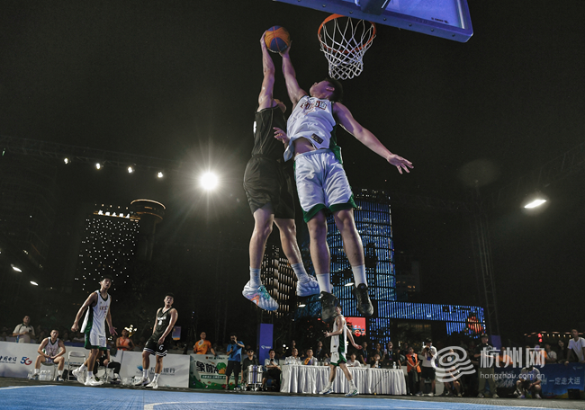9月12日,拱墅区楼BA决赛在武林广场上演,该赛事覆盖商务楼宇、产业园区、社区邻里,涵盖企业精英、校园新秀等群体,充分展现了篮球运动的强大魅力与广泛参与度 配图13