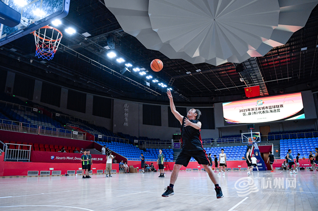 篮球无关年龄,热爱永不褪色。7月8日,在浙BA杭州赛区的海选现场,来自余杭区的68岁大爷宋志坚前来报名,在现场一展身手 配图6