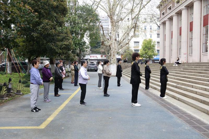 “八段锦习练”区互动体验 配图4