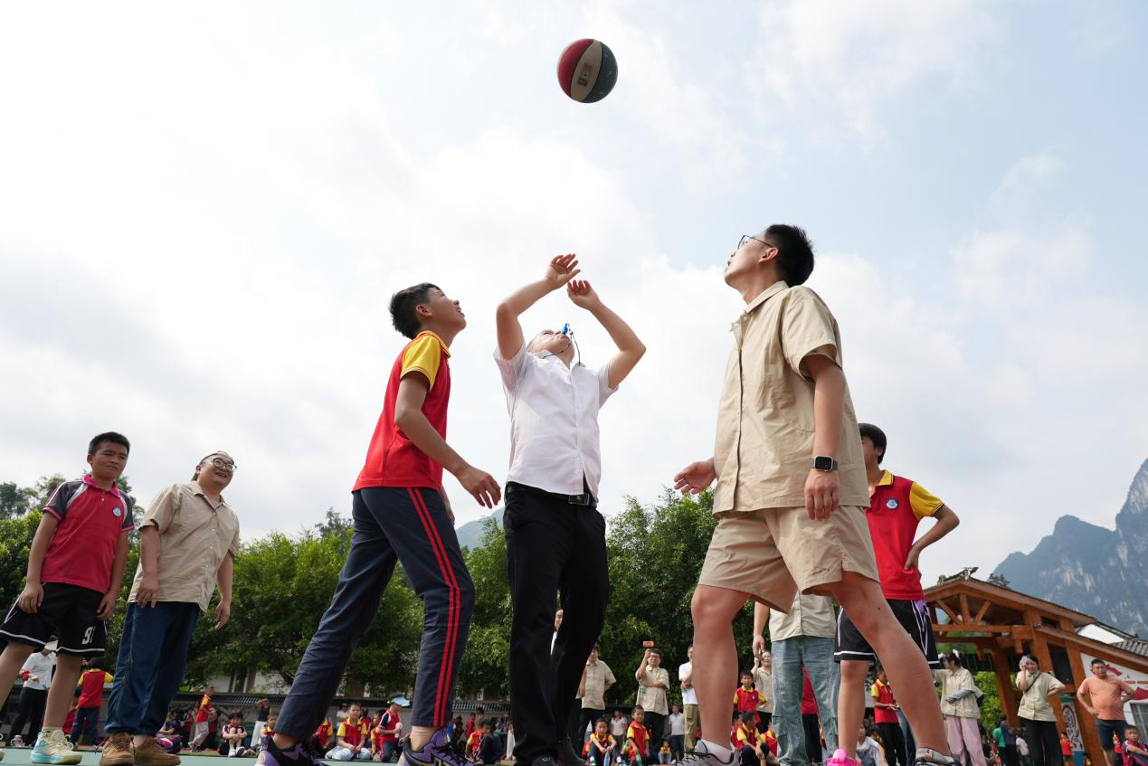 古茗助学团队和捞村小学孩子们来了一场“班BA” 配图1