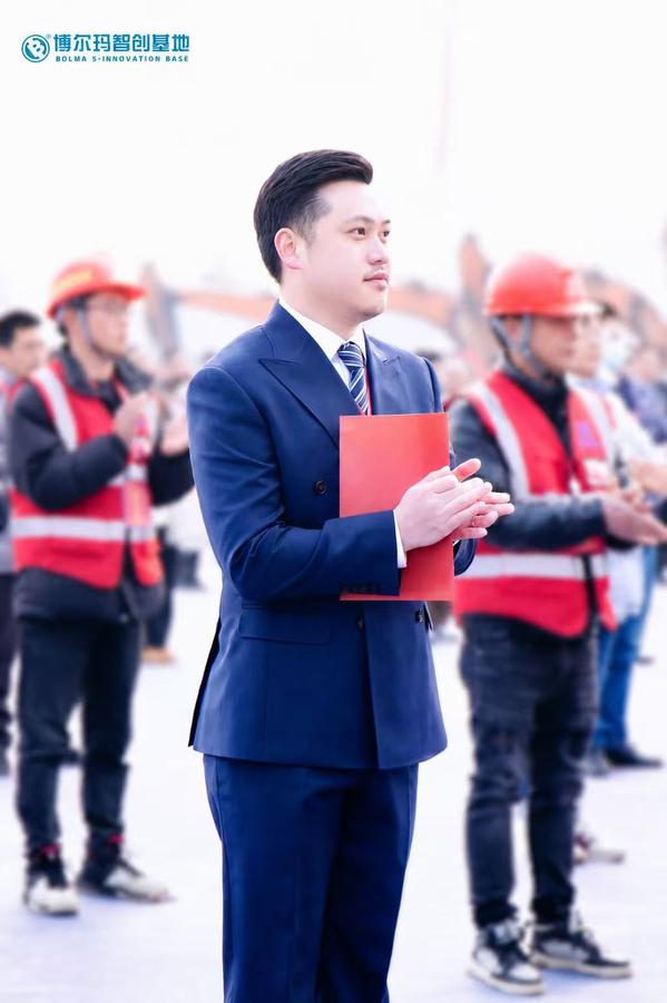 刘阿巴罗参加博尔玛(杭州)智创基地开工典礼。受访者供图。 配图3