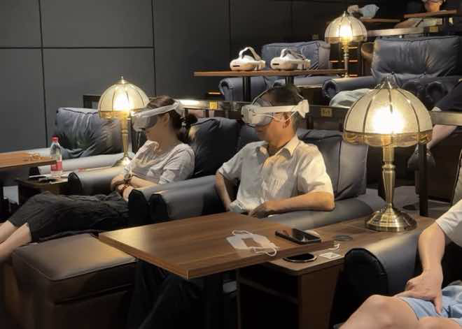 观众体验VR影厅 配图1
