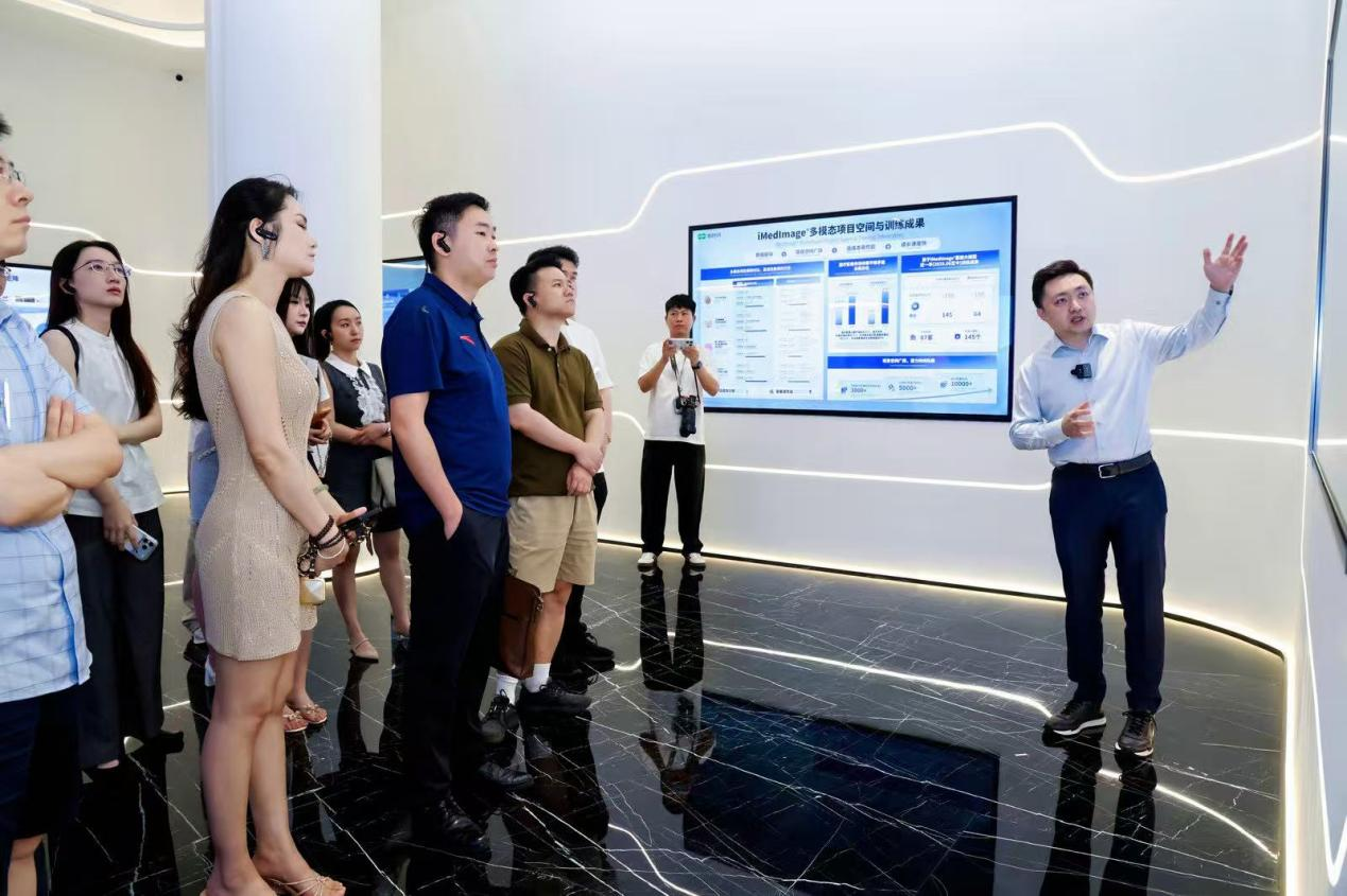 配图1