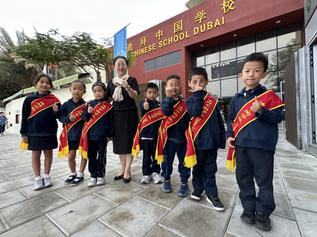 杭州第二中学钱江学校校长郑丽在迪拜中国学校