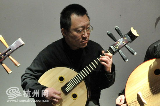 【转载】:中阮曲(1)——刘星《闲云孤鹤》(音画图文)