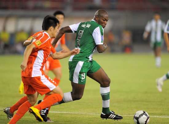 图文-[中超]杭州1-2青岛拉米雷斯让对手头疼