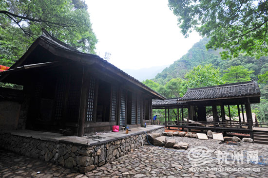 正在修缮中的黄公望结庐旧址.