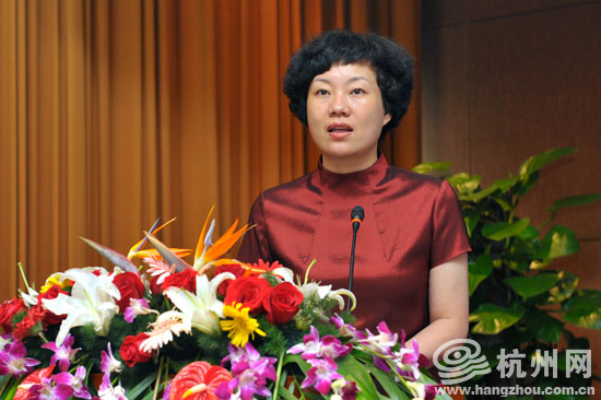 十年前两会友好交流备忘录的签订者,杭州市副市长佟桂莉应邀出席庆祝