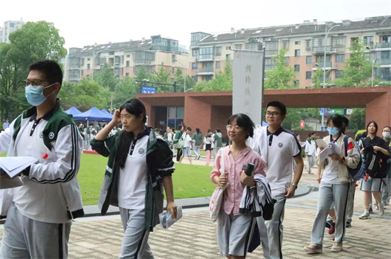 浙江39.09万考生今天走进考场，杭州网记者直击高考考点现场杭网原创 图片 - 杭网原创 - 杭州网