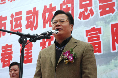 市委副书记汤金华宣布比赛开始