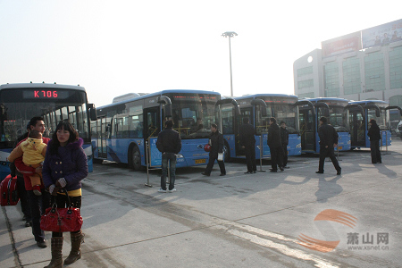 东站9对列车迁入首日，火车站没想象中闹猛