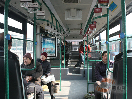 东站9对列车迁入首日，火车站没想象中闹猛