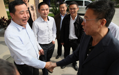 中央文明办领导张志勇一行考察镇中村、梅东村